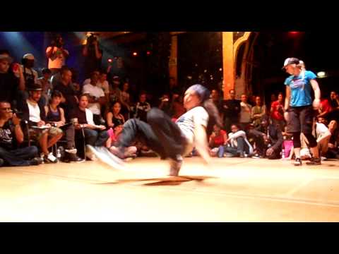 Aliya et Marion VS Clem's et Chipie @ BOTY boty bgirl france We Bgirlz 2010 (Quart de Finale)