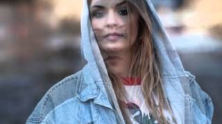 Alina Devecerski - Flytta på dej (remix)