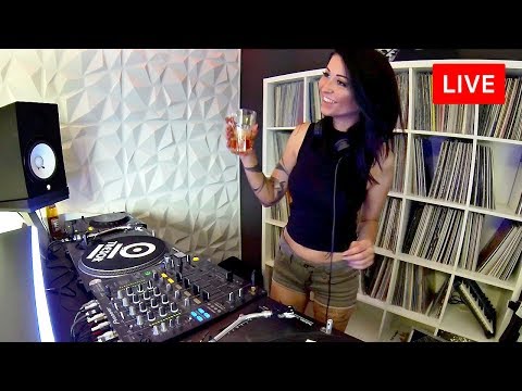 JUNK ROOM #2 w/ Je Saré