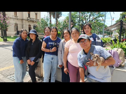 🔴 EMPLEADOS DESPEDIDOS DE LA COMISIÓN MUNICIPAL DE UQUIÁ MANIFIESTAN EN LA CASA DE GOBIERNO DE JUJUY