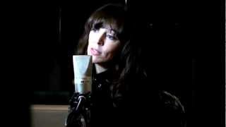 Jacqui Hamilton sings &#39;At Seventeen&#39;