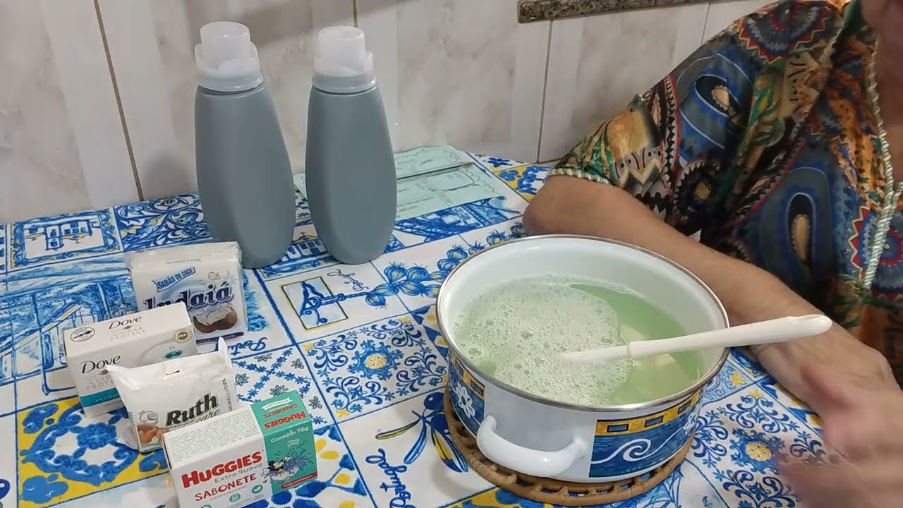 Como fazer Sabão líquido para roupinhas de bebê com efeito amaciante