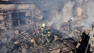 Los ataques rusos matan a 4 personas en la región de Kiev y se estancan las negociaciones de paz