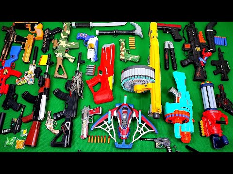 Sammeln Sie 7 Scharfschützengewehre und AK47-Gewehre, Wasserpistole, Spider-Man-Gewehr, Maschinen...