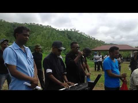 Leo Moniz hananu iha Ceremonia Funerario Belun Anizu nian.