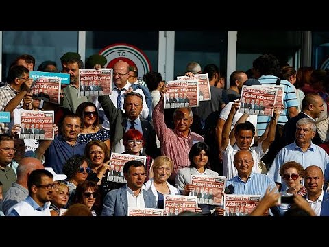 Trial of Cumhuriyet staff resumes in Turkey
