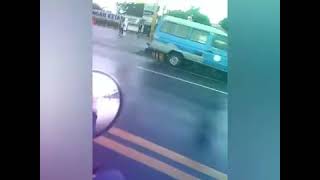 Download lagu Hujan Hujanan Naik Vespa mp3