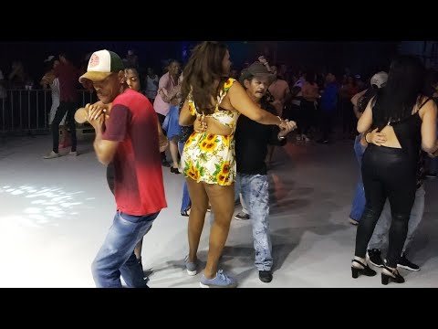 CURTINDO COM A MULHERADA - DANÇANDO FORRÓ NO BAILÃO DOS CAIPIRA TOP (VANERÃO)