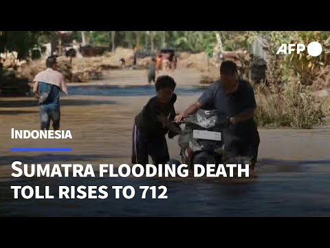Video | People wade through floodwater on Indonesia's Sumatra as death toll rises to 712 | AFP