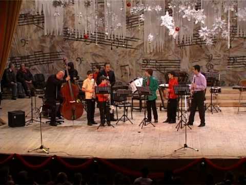 Liceul de arta Ploiesti Concert colinde Craciun 2009 Part4.mpg