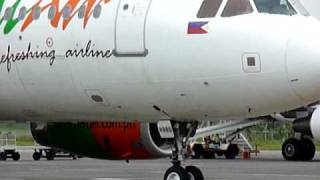 preview picture of video 'ZEST AIR RP-C8988 A320 @ KALIBO International Airport Philippines'