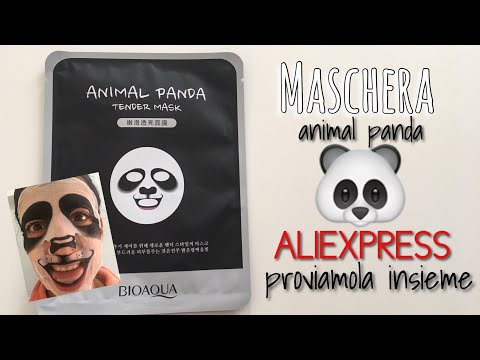 Faccia del Samurai in una maschera P sotto un occhio è una borsa