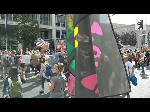 Berlin invites Europe Demo Polizeikessel Friedrichstr. #B290820 Re-Einblendung