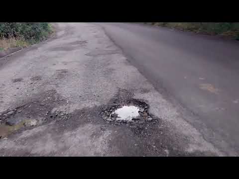 #CARCHI. Vías en el cantón Espejo se encuentran destruidas. Las mejoras llegan a medias.