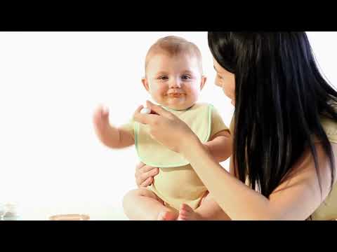 Putokaz za mame i tate: Kako izgleda prvi bebin jelovnik?