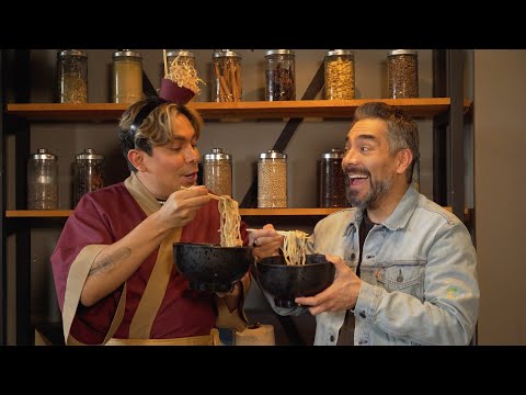 Thumbnail of the video: ¡Cocina fusión! Omar Chaparro y Ricardo Peralta