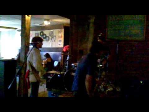 Prueba de sonido Chinoy y Los Niños Preferidos del Ruido en Barbudos Bar Temuco