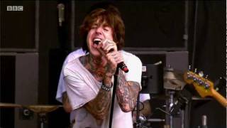 Bring Me The Horizon perform &#39;Blessed With A Curse&#39; at Reading Festival 2011 - BBC