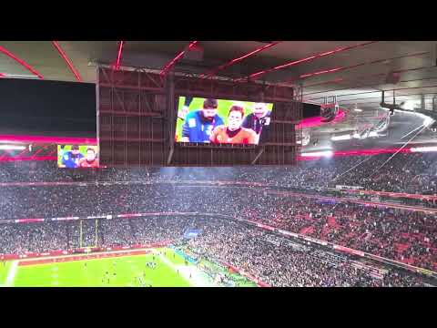 NFL Munich Game Buccaneers vs. Seahawks - Fans are singing Sweet Caroline
