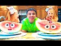 Nastya e papai brincando com um worm de Nastya e papai brincando com um worm de