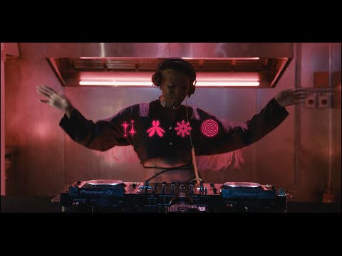 LO-LOW (DJ SET) | EUPHORIC PLAYFUL TECHNO MIX | INTROE SONIC