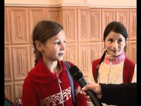 2011 05 18 S  Expozitie la Casa de Creatie Glodeni