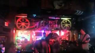 Daryl Singletary - &quot;The Bottle Let Me Down&quot;