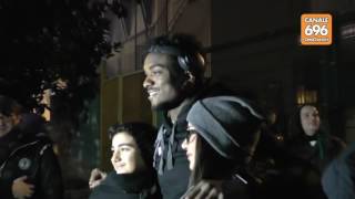 scandone-l-abbraccio-tifosi-squadra-dopo-il-derby