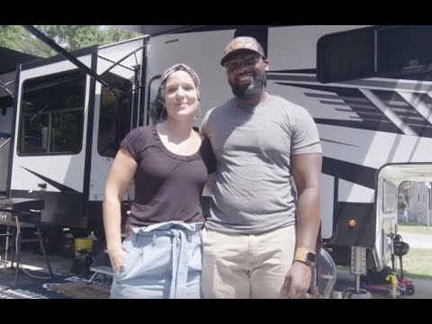 This Illinois family downsized their life to travel the country