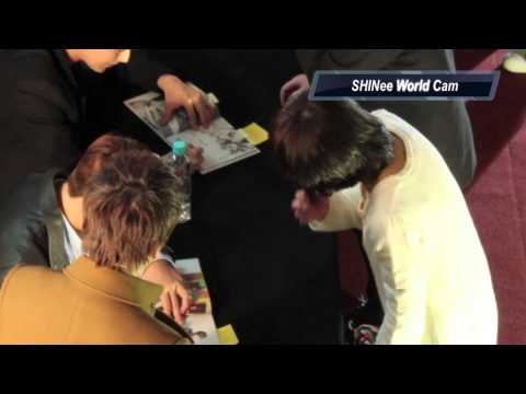 130228 Onew at Dream Girl First Fansign event