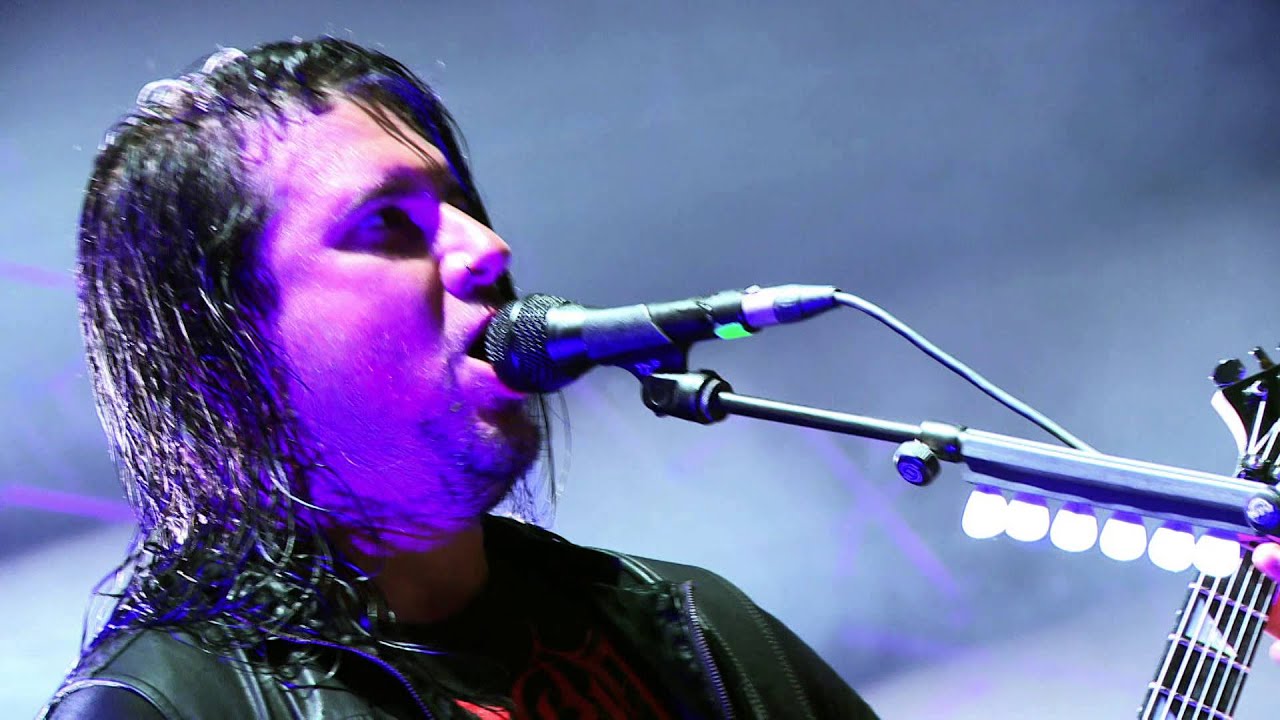 Trivium - Pull Harder On The Strings Of Your Martyr - Bloodstock 2015 - YouTube