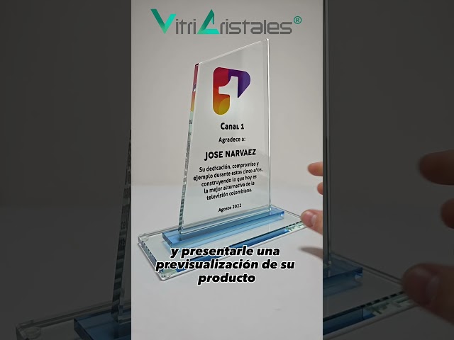 Vídeo relacionado con Wanapix | Trofeo Personalizado con Nombre y Texto | Cristal Grabado (Escala de Grises) | Premio Personalizado | Rectangular 12x19 cm | Incluye Estuche para Guardar | Jubilación