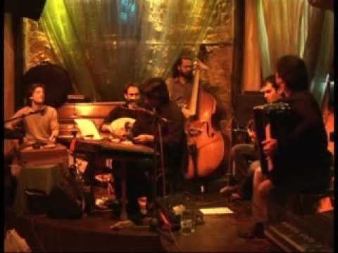 ΠΟΥ ΝΑ ΒΡΩ ΓΥΝΑΙΚΑ ΝΑ ΣΟΥ ΜΟΙΑΖΕΙ - Marios Papadeas & Santouristas Band