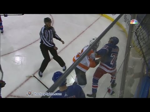 Wayne Simmonds vs Anthony DeAngelo