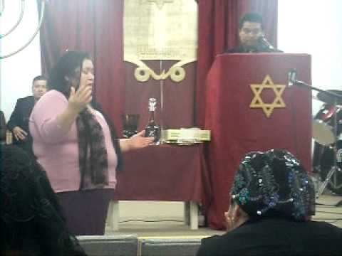 La Hermana Elizabeth Declamando