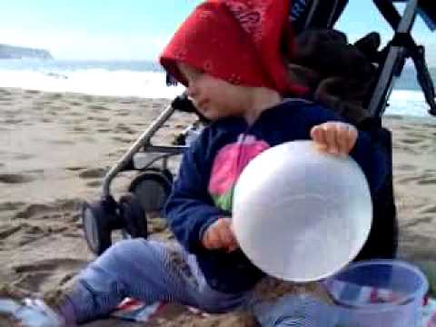 Julka i zabawa w piasku na plazy