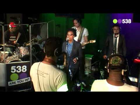 Shary-An - Never Played The Bass (Live bij Evers Staat Op)