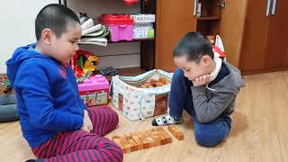 Anh Ốc 5 tuổi dạy em Kul 4 tuổi bảng cửu chương