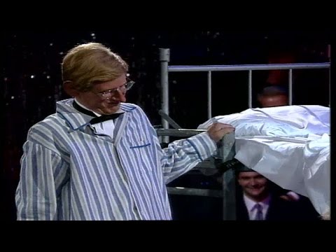 Bloopers: Robert Gustafsson tappar masken