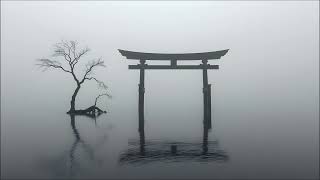 Torii Gate in Black and White | 4K Ultra HD Wallpaper & Screensaver – No Audio