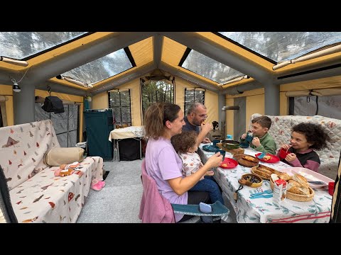 YOĞUN SİS VE YAĞMURDA SOBALI ŞİŞME ÇADIRLA SICAK KIŞ KAMPI