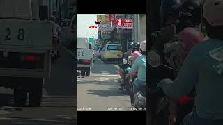 沒有座位只好當背包惹