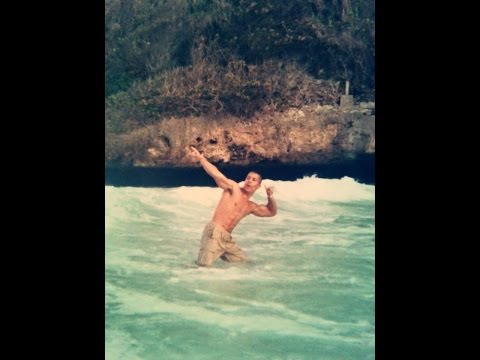 Patrick Farias puts on a Show in the 6 - Invitation Rouge et Or