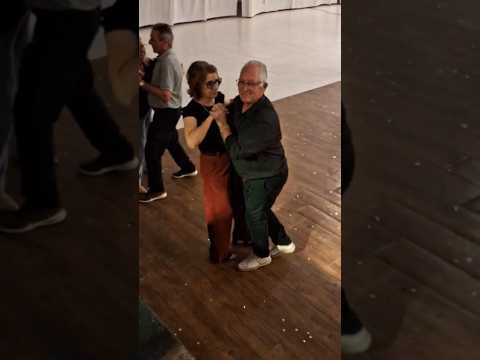 no casamento de Nilton e Terezinha Radaeli Dois Vizinhos Paraná.Brasil #shotrs #baile #dancarinos