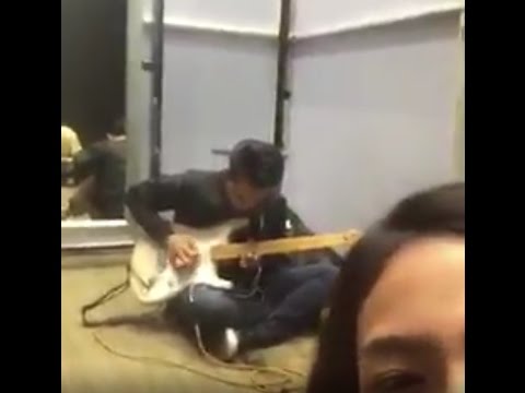 Big play guitar in Pin Live