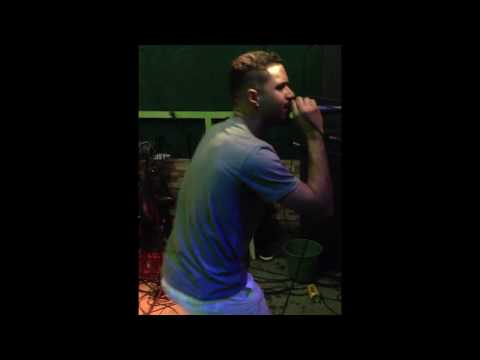 Mc triz no aniversario de netinho.(Andrade Produções)