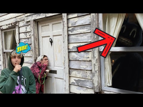 WE EXPLORED A HAUNTED PARK WITH OUR DOG!!! *SCARY*