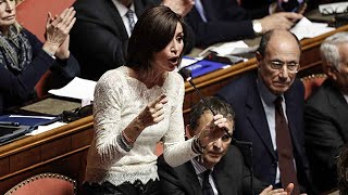 Manovra, governo chiede la fiducia. Protestano le opposizioni, Bernini: Vi è scappato il tonno