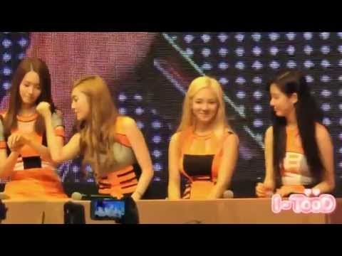 [FANCAM] 130521 SNSD (YoonSic vs HyoHyun) @ Parc Paragon (SNSD and True Beyond) True Move H Event