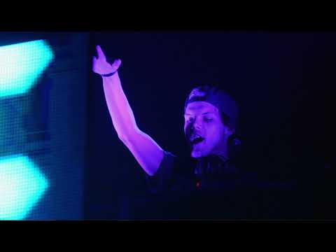 City Lights vs Silhouettes (Syn Cole Remix) - [Avicii Jingle Bash 2013 Mashup]